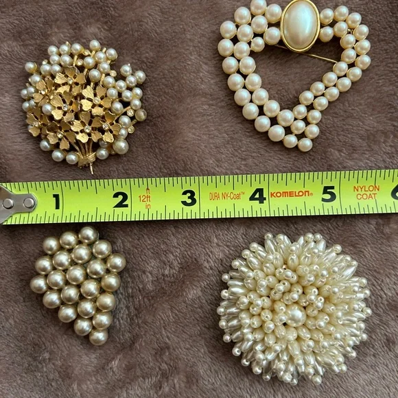 Four vintage pearl brooch pins - Picture 2 of 6